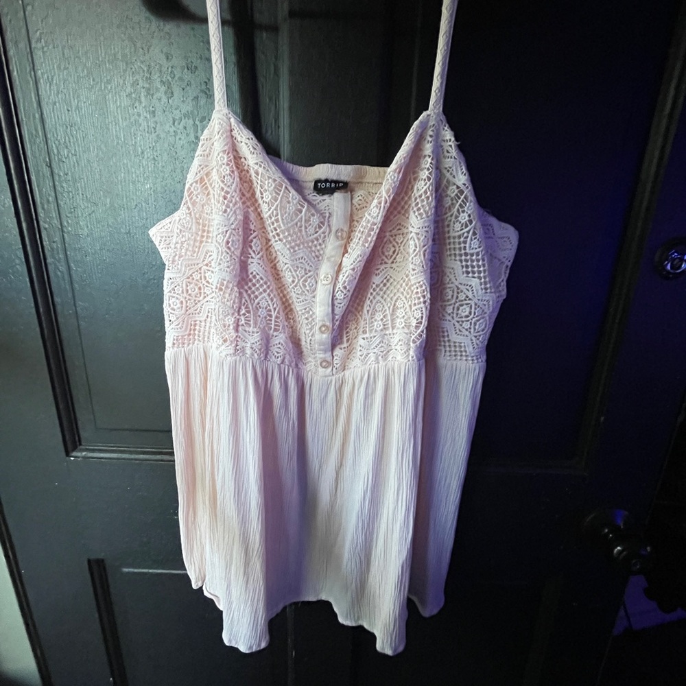 Torrid 3x button and lace detailed tank